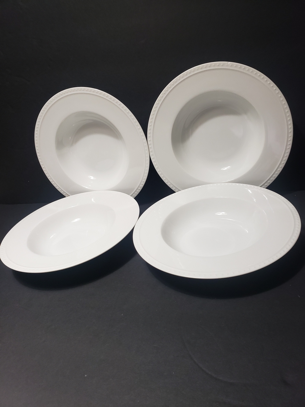 Set Of 4 CRATE & BARREL  *Staccato* Rimmed Soup Bowls